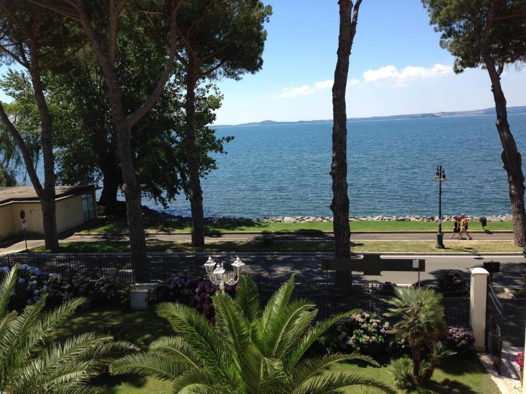 Hotel Holiday Sul Lago Bolsena Eksteriør bilde